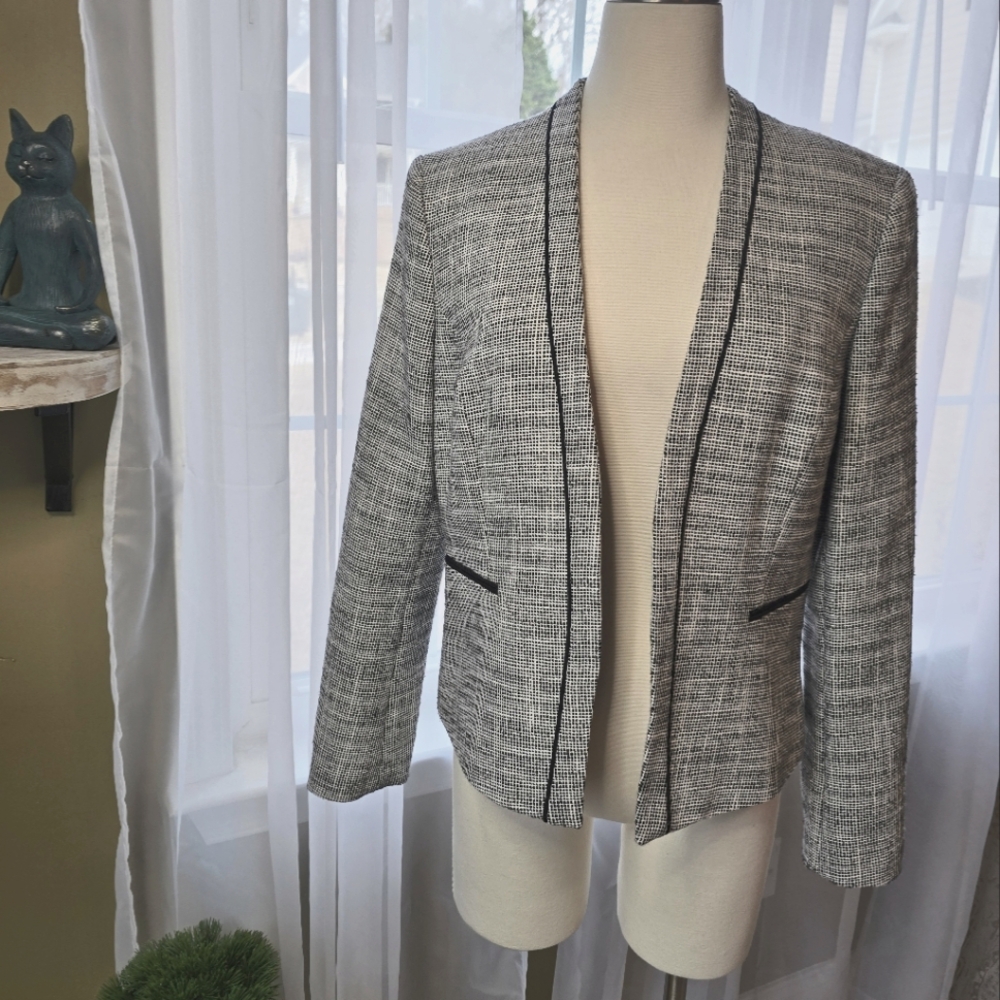 Nine West Open-Front blazer, Size 10, Black & White